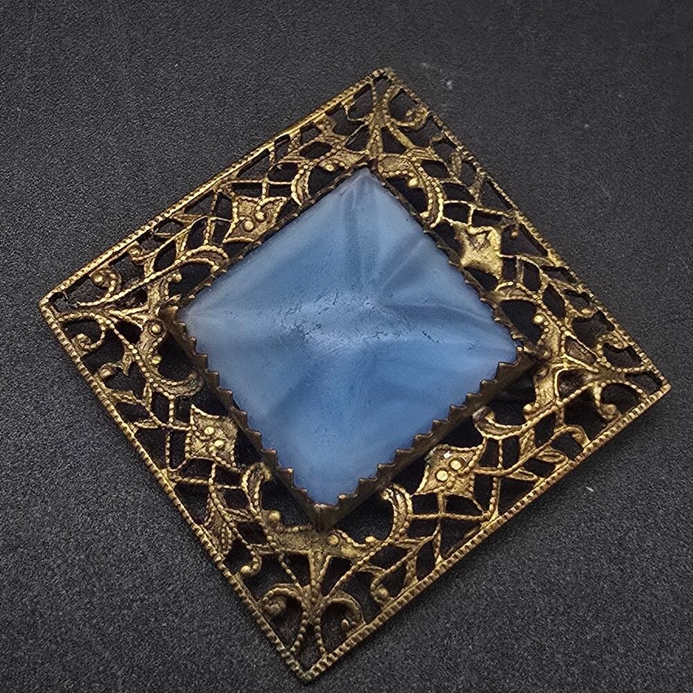 Antique Faux Star Sapphire Brooch Gold Tone Filigree C Clasp